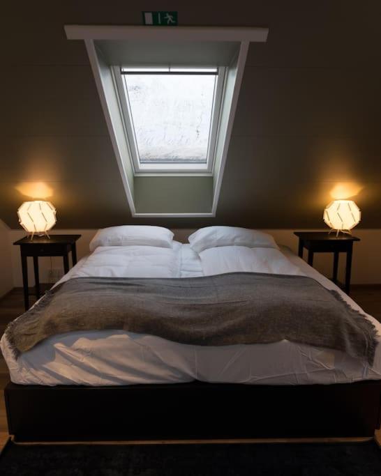 Scenic Penthouse - Ocean View & Skylight Windows Lägenhet Siglufjordur Exteriör bild